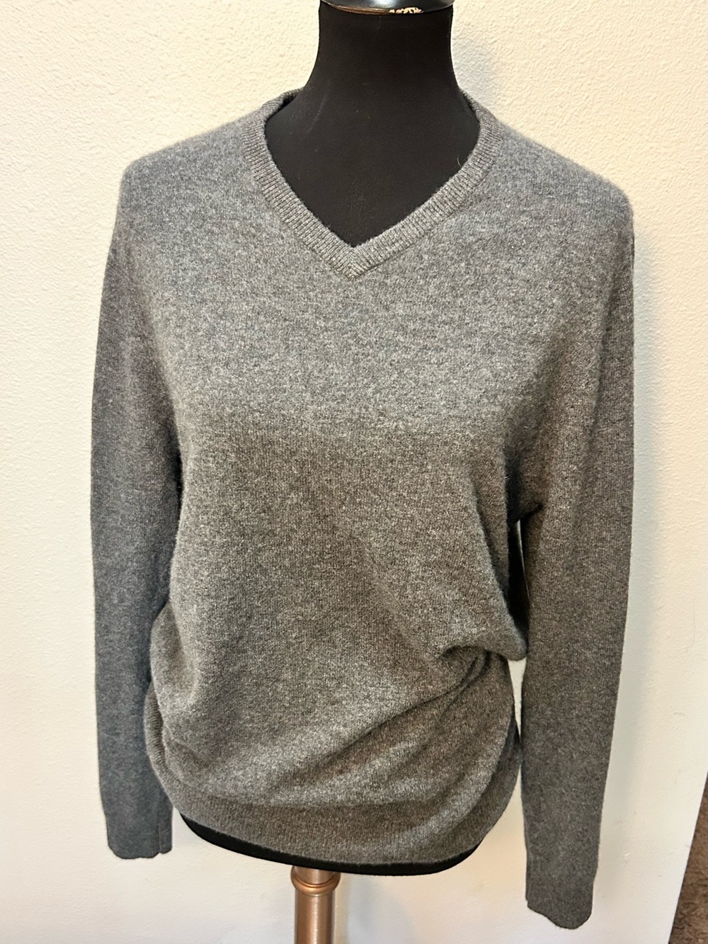 Nordstrom Women’s 100% Cashmere Grey V-Neck Sweater Medium